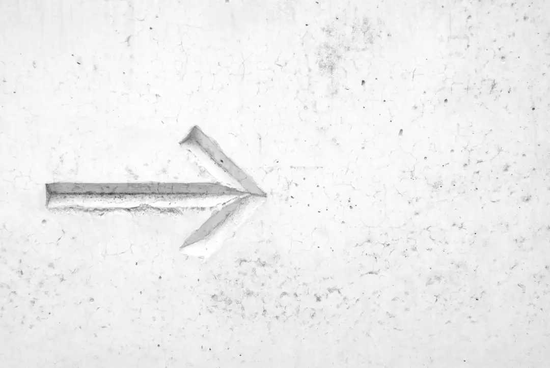 Inredningstips för en stilren walk-in closet illustration